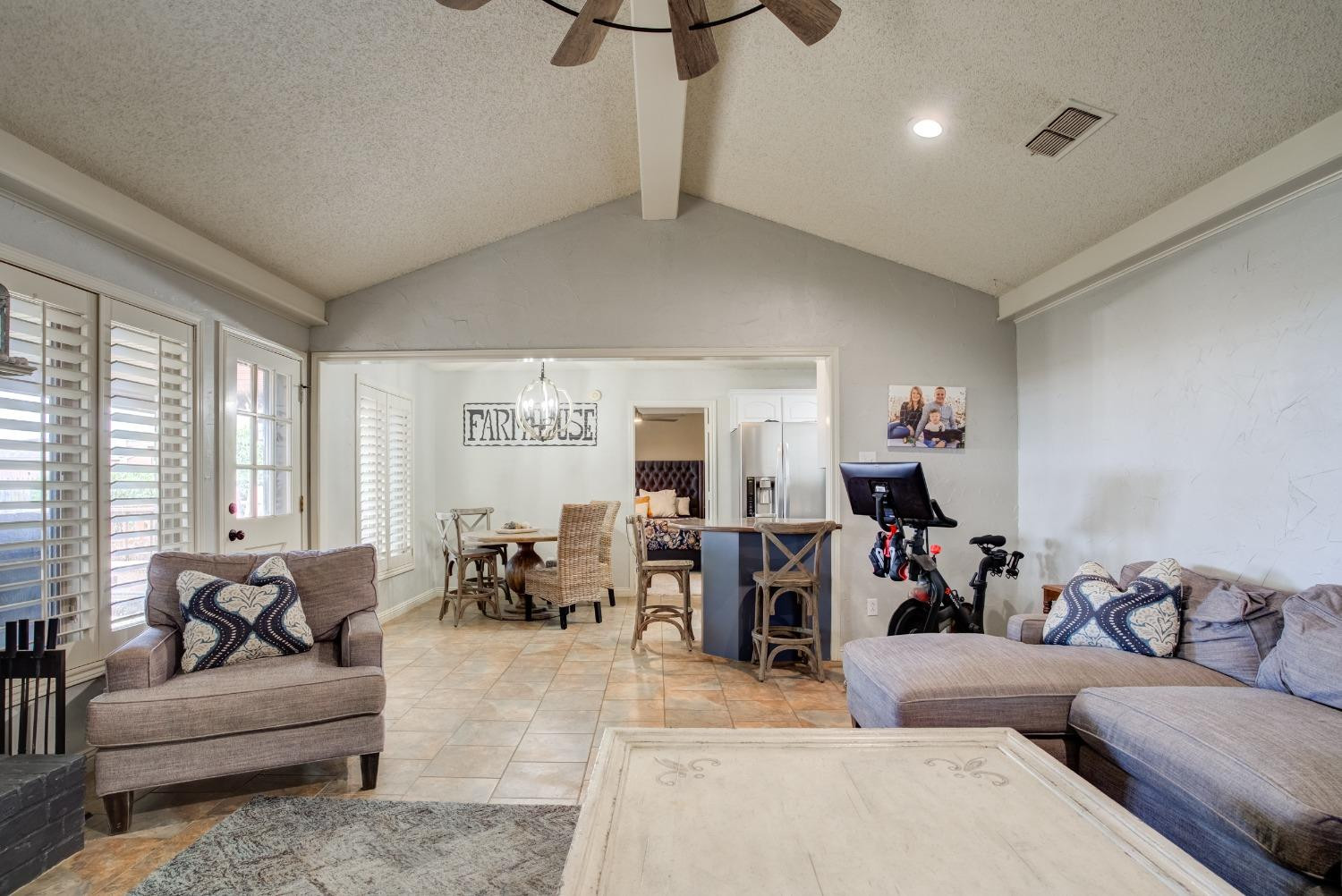 1428 5th Street Shallowater, TX 79363 - Photo 4 of 30 a living room with furniture and a large window