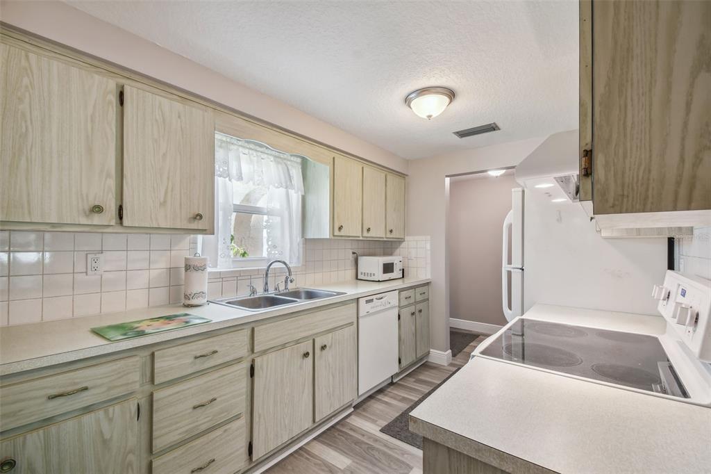 6300 Tralee Avenue New Port Richey, FL 34653 - Photo 12 of 51 Gallery Image 12