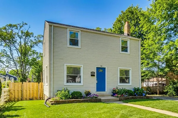 $2,650 | 402 North Main Street, Mount Prospect, IL 60056