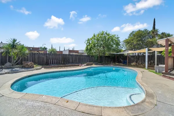 $399,000 | 362 West Ashcroft Avenue, Clovis, CA 93612