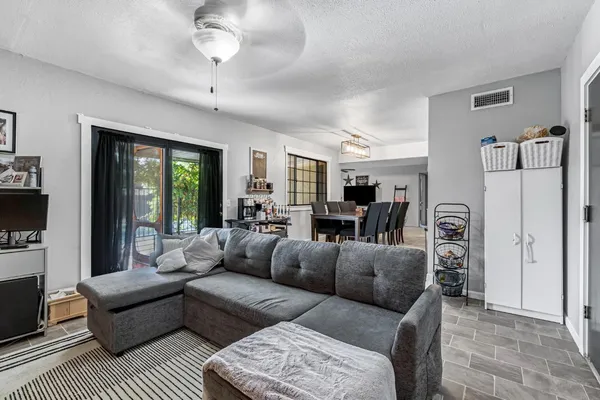 $399,000 | 362 West Ashcroft Avenue, Clovis, CA 93612