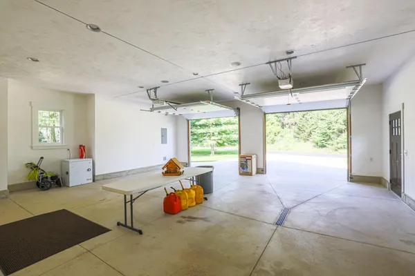 $1,250,000 | 9434 84th Street Southeast, Alto, MI 49302