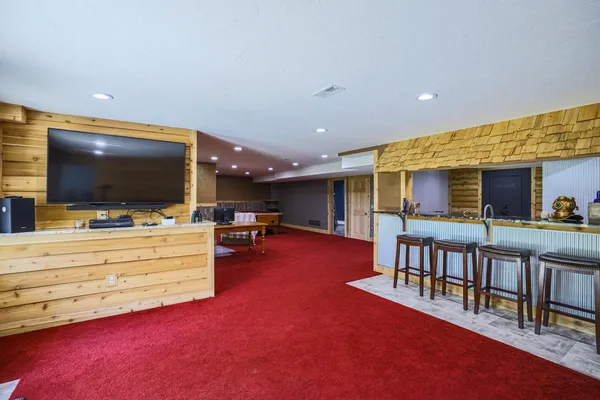 $1,250,000 | 9434 84th Street Southeast, Alto, MI 49302