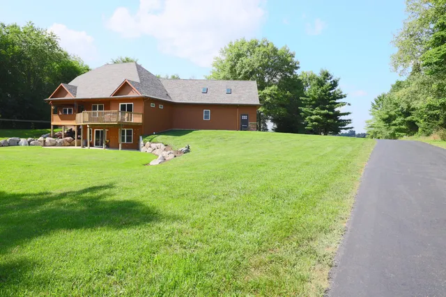 $1,250,000 | 9434 84th Street Southeast, Alto, MI 49302