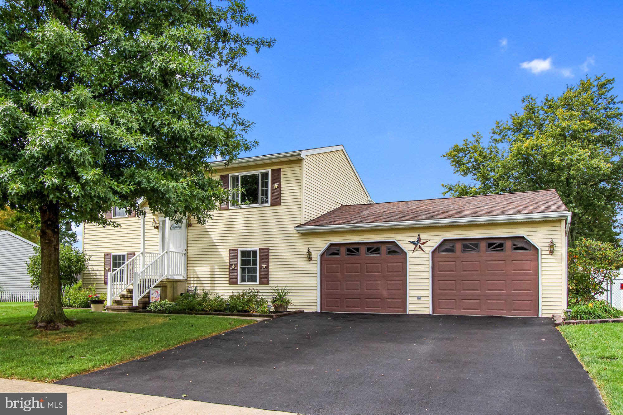 2413 Heather Road York, PA 17408 - Photo 2 of 27 Gallery Image 2