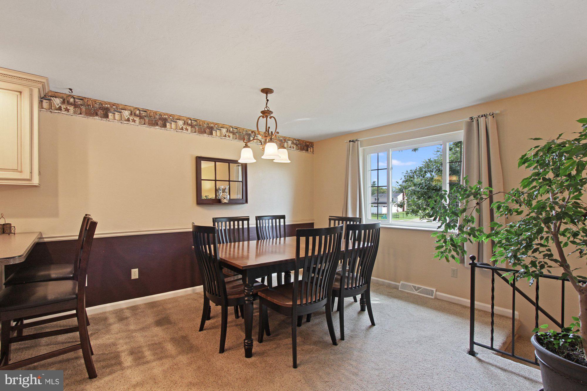2413 Heather Road York, PA 17408 - Photo 3 of 27 Gallery Image 3