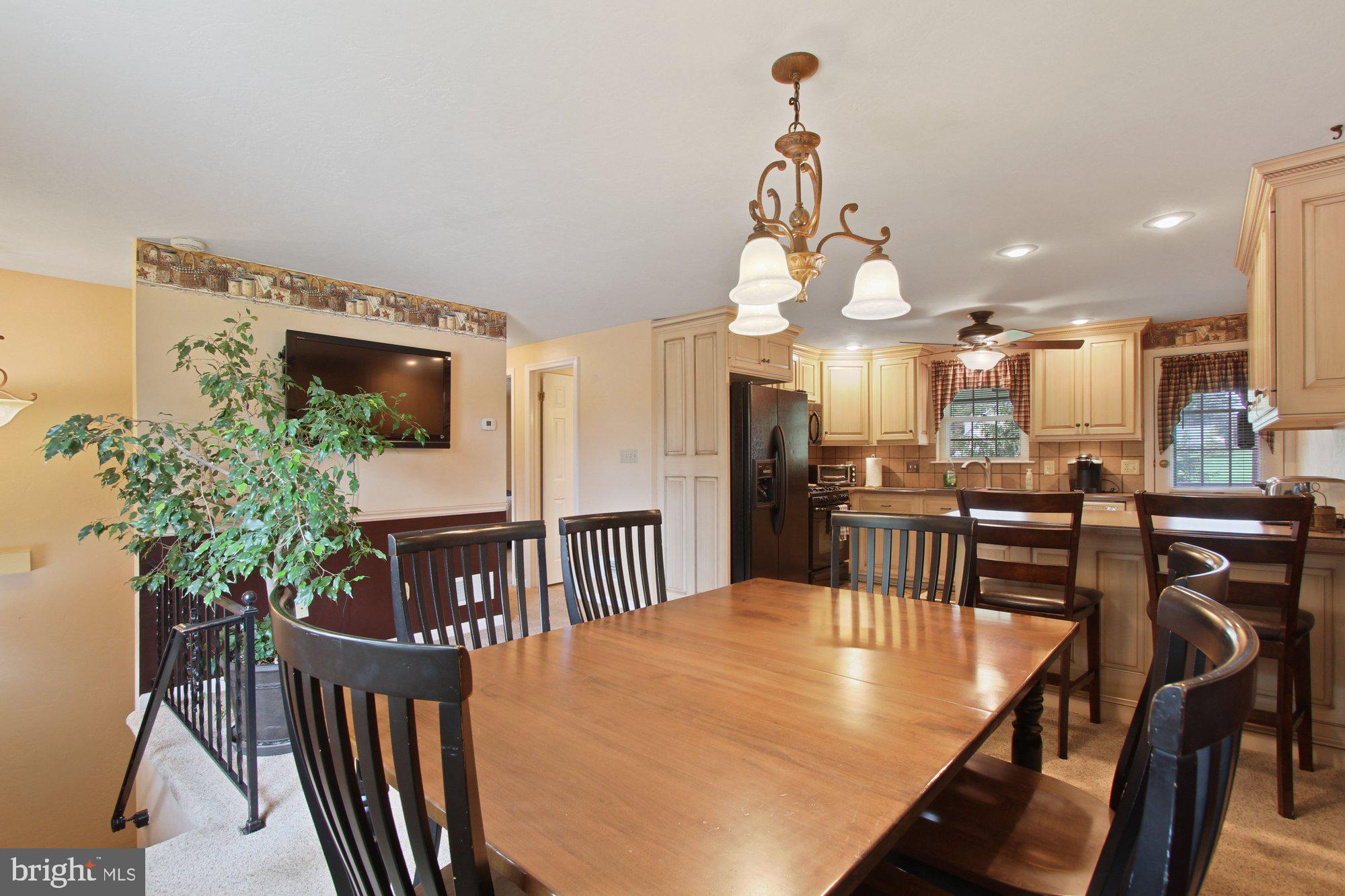 2413 Heather Road York, PA 17408 - Photo 5 of 27 Gallery Image 5