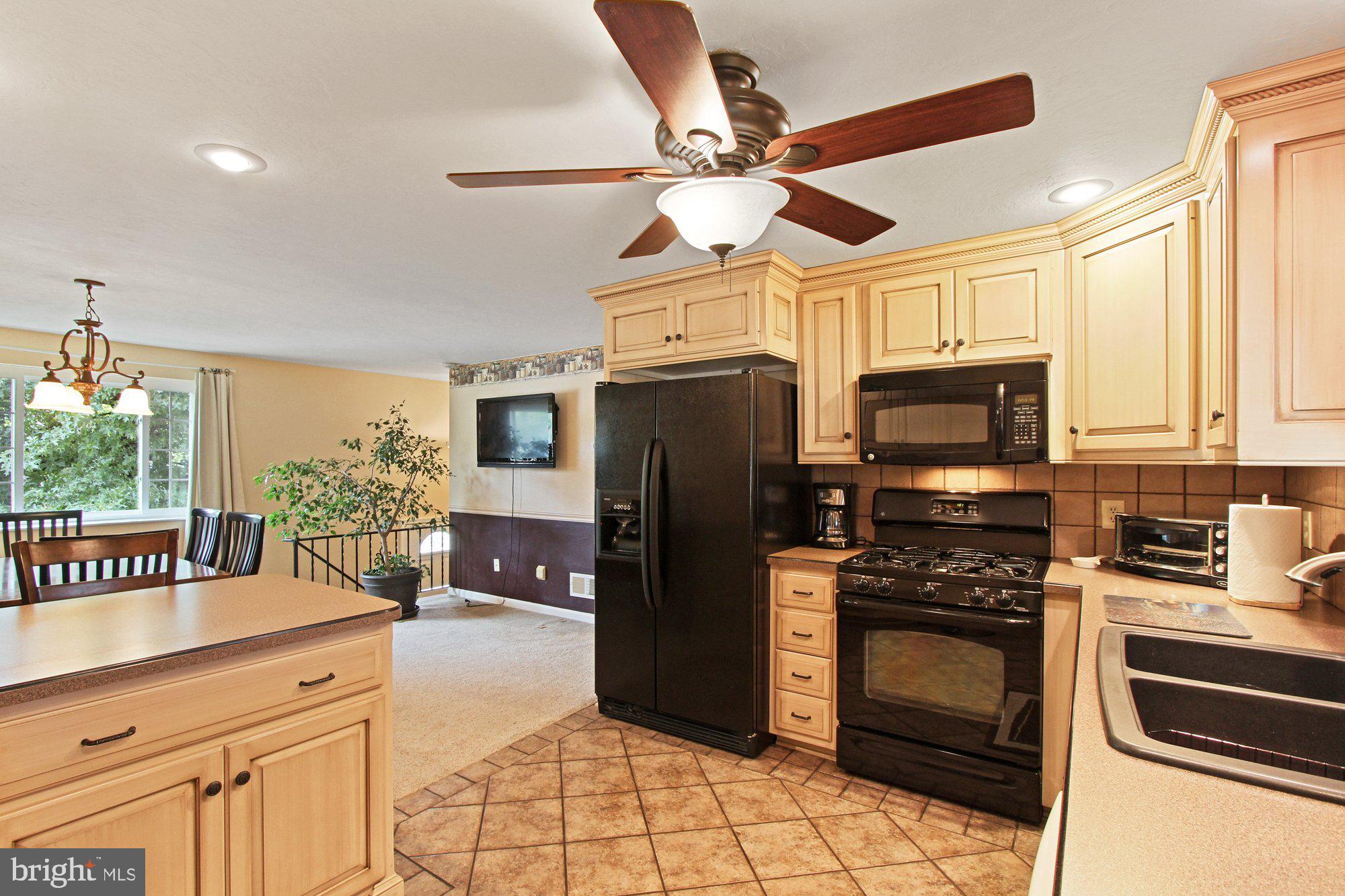 2413 Heather Road York, PA 17408 - Photo 6 of 27 Gallery Image 6