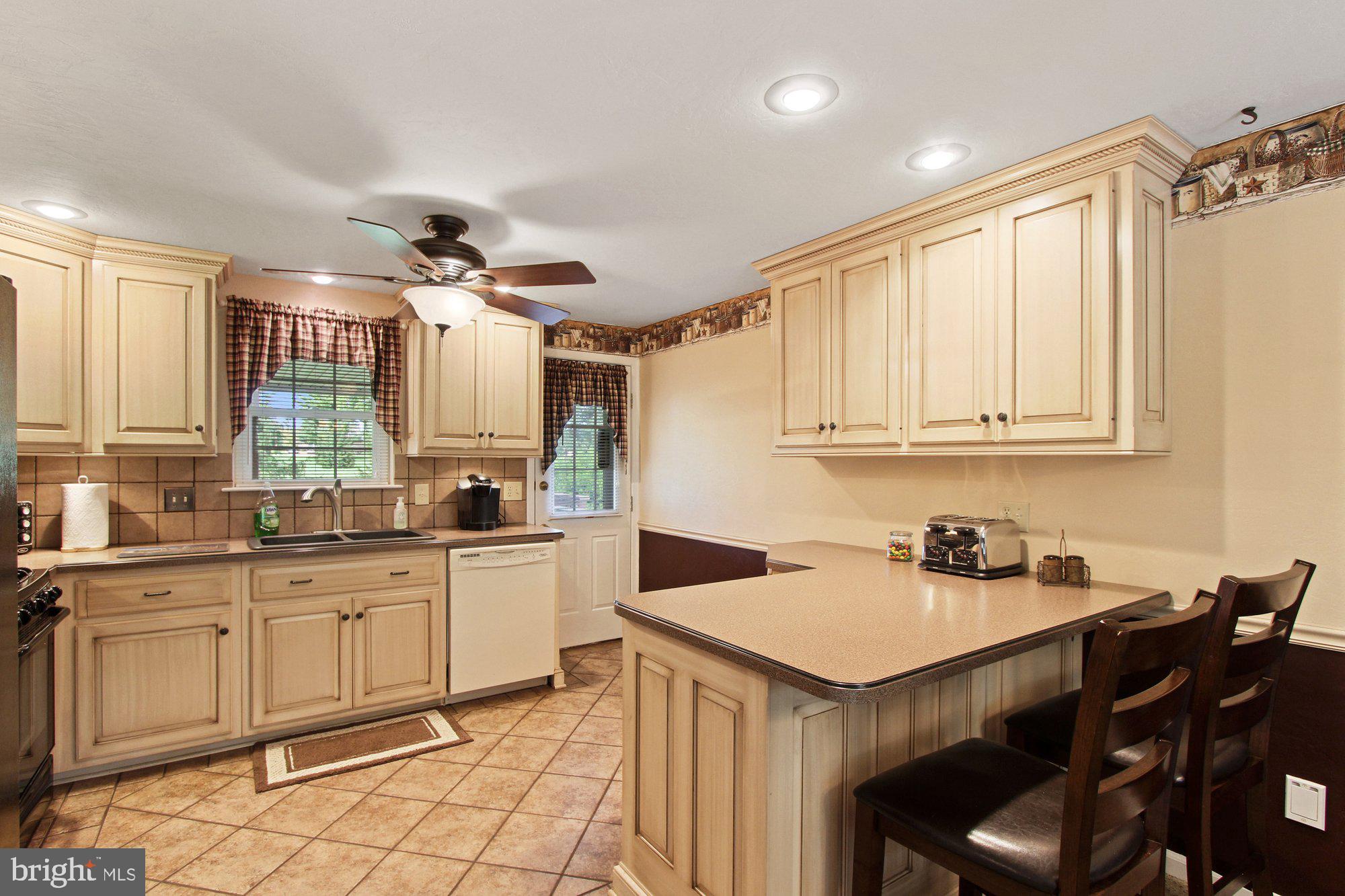 2413 Heather Road York, PA 17408 - Photo 8 of 27 Gallery Image 8