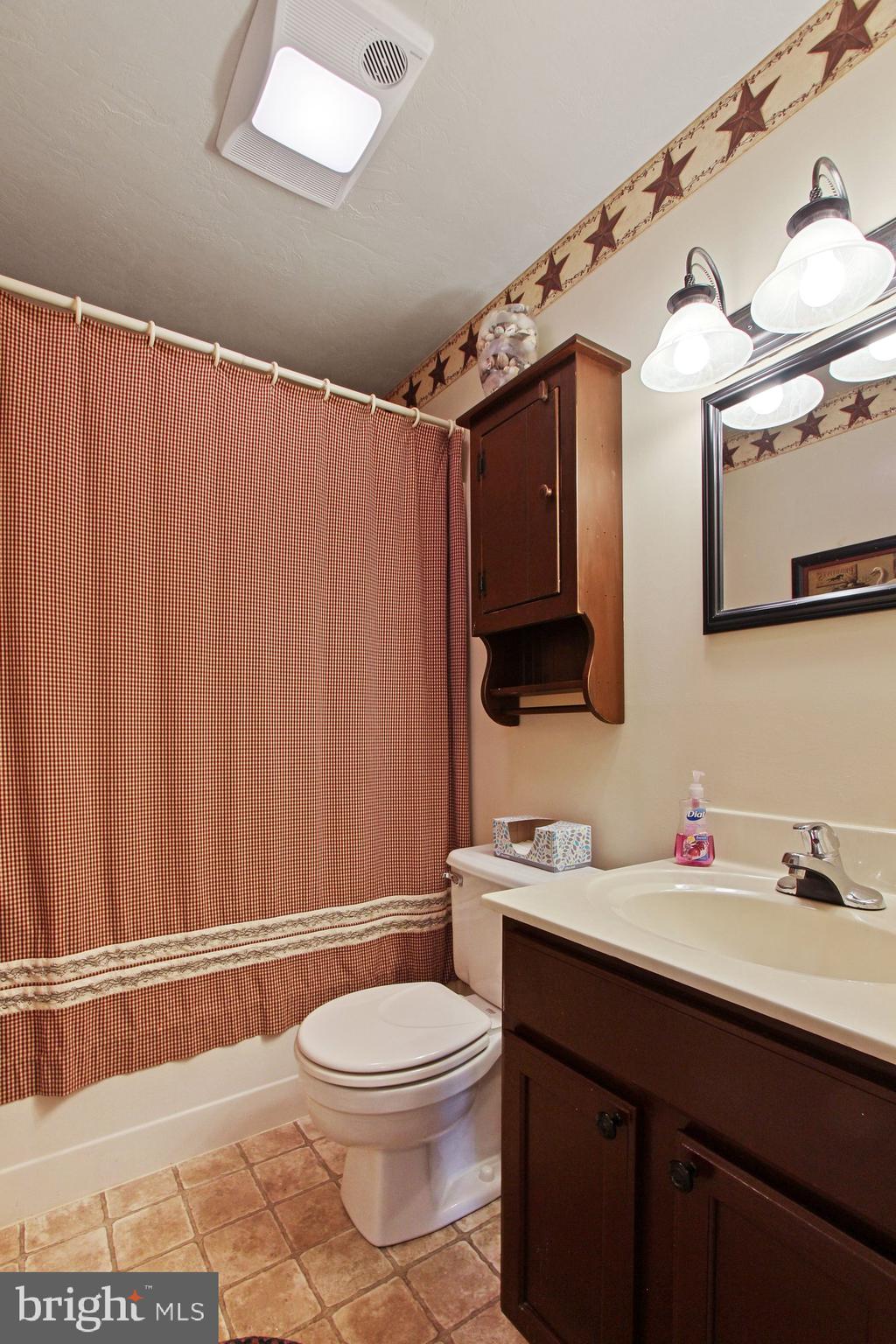 2413 Heather Road York, PA 17408 - Photo 10 of 27 Gallery Image 10