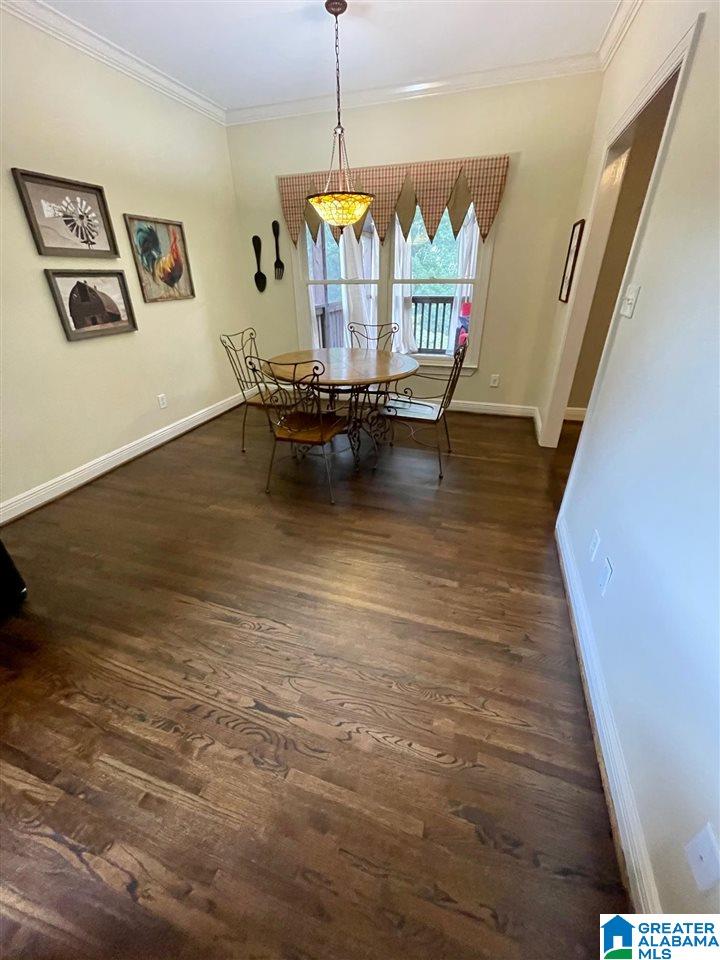 1046 Crest Road Leeds, AL 35094 - Photo 3 of 36