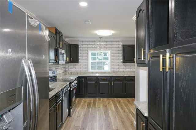 $325,000 | 1826 North Oak Ridge, Yadkinville, NC 27055