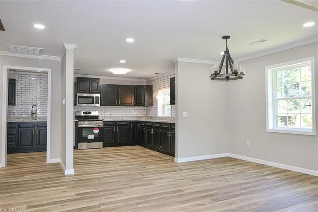 $325,000 | 1826 North Oak Ridge, Yadkinville, NC 27055