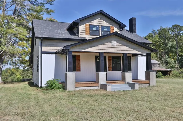 $325,000 | 1826 North Oak Ridge, Yadkinville, NC 27055
