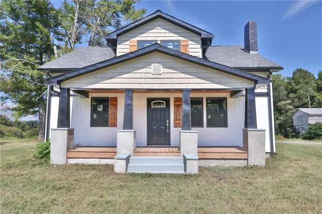 $325,000 | 1826 North Oak Ridge, Yadkinville, NC 27055