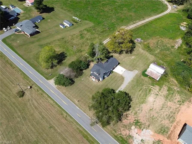 $325,000 | 1826 North Oak Ridge, Yadkinville, NC 27055