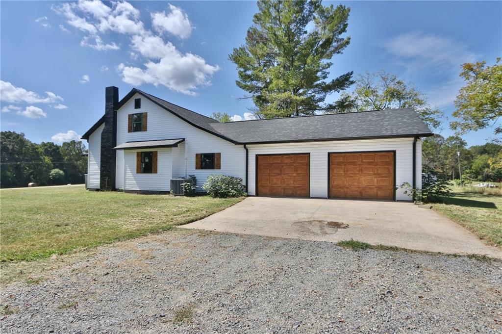 1826 North Oak Ridge Yadkinville, NC 27055 - Photo 5 of 48