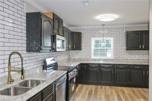 $325,000 | 1826 North Oak Ridge, Yadkinville, NC 27055