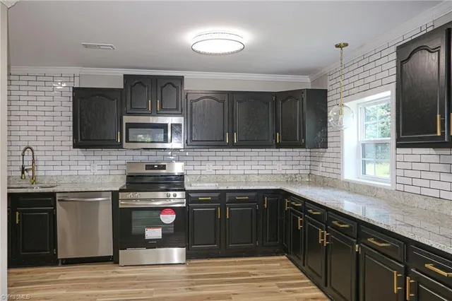 $325,000 | 1826 North Oak Ridge, Yadkinville, NC 27055