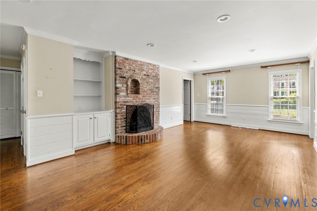 11520 Ivywood Road Chester, VA 23831 - Photo 11 of 35 Family room has lots of natural light and built in