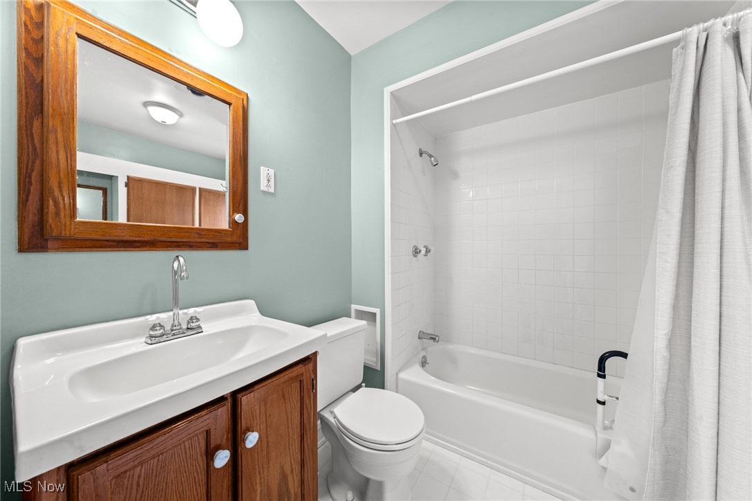 1437 Churchill Road Cleveland, OH 44124 - Photo 16 of 27