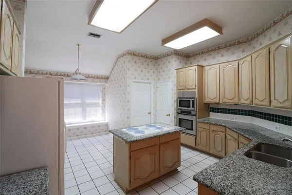 $2,450 | 1728 Bennington Drive, Carrollton, TX 75007