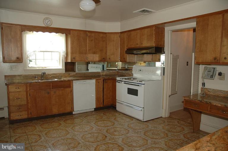 20166 Hogback Mountain Road Leesburg, VA 20175 - Photo 14 of 16 a kitchen with a stove sink and cabinets