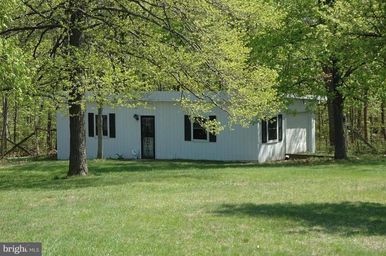 20166 Hogback Mountain Road Leesburg, VA 20175 - Photo 3 of 16 a view of a house with a yard