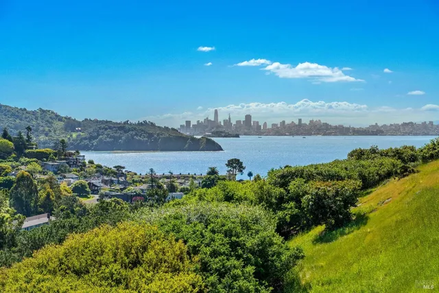 $1,950,000 | 121 Red Hill Circle, Tiburon, CA 94920