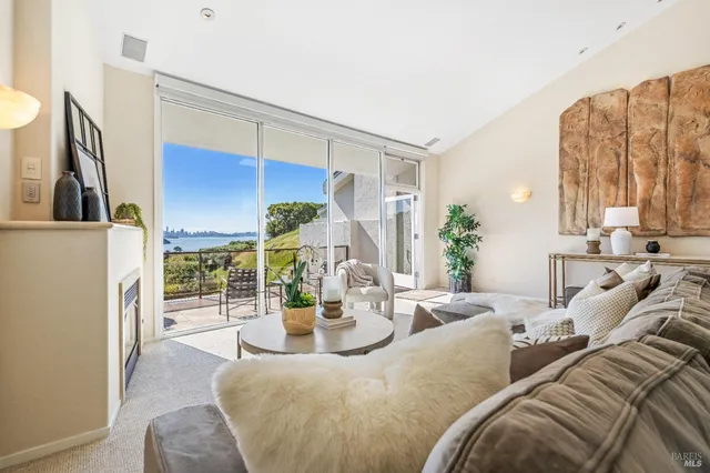 $1,950,000 | 121 Red Hill Circle, Tiburon, CA 94920