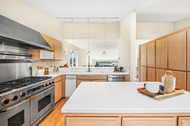 $1,950,000 | 121 Red Hill Circle, Tiburon, CA 94920