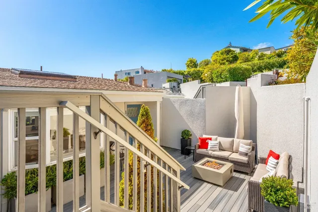 $1,950,000 | 121 Red Hill Circle, Tiburon, CA 94920