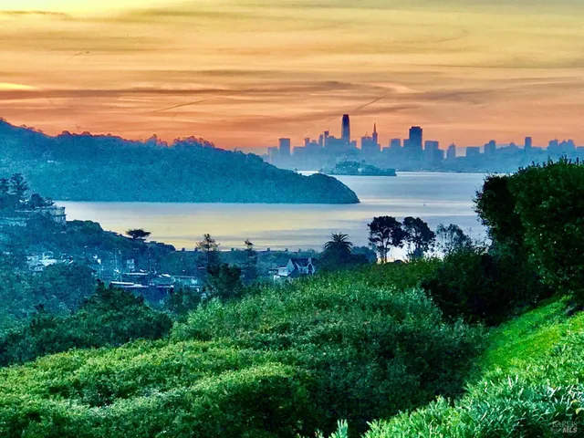 $1,950,000 | 121 Red Hill Circle, Tiburon, CA 94920