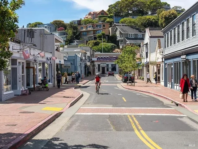 $1,950,000 | 121 Red Hill Circle, Tiburon, CA 94920