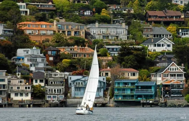 $1,950,000 | 121 Red Hill Circle, Tiburon, CA 94920