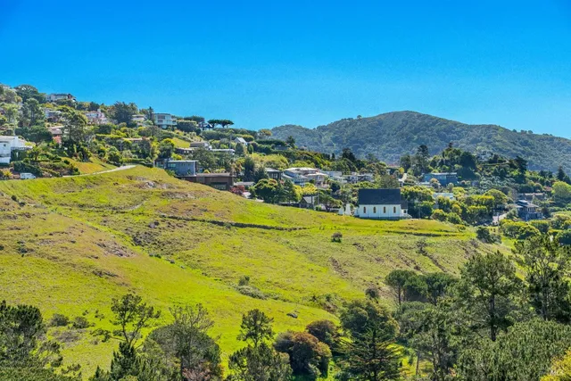$1,950,000 | 121 Red Hill Circle, Tiburon, CA 94920