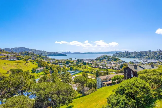 $1,950,000 | 121 Red Hill Circle, Tiburon, CA 94920