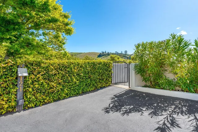 $1,950,000 | 121 Red Hill Circle, Tiburon, CA 94920