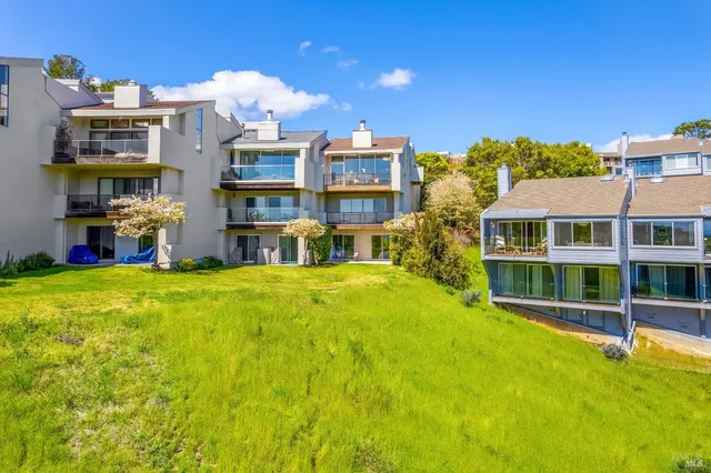 $1,950,000 | 121 Red Hill Circle, Tiburon, CA 94920
