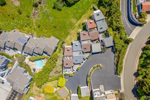 $1,950,000 | 121 Red Hill Circle, Tiburon, CA 94920