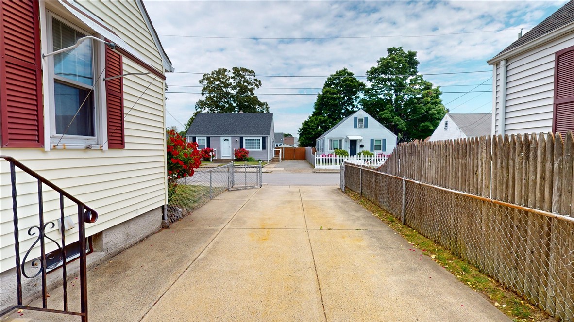 97 Dewey Avenue Pawtucket, RI 02861 - Photo 3 of 45