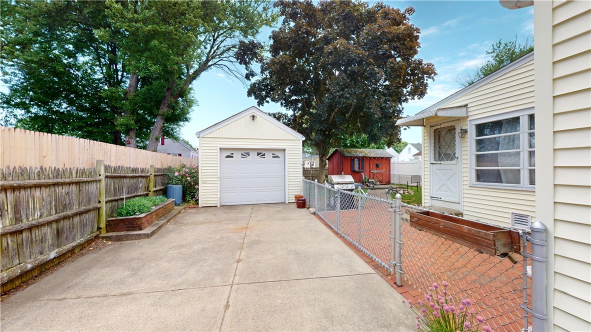 97 Dewey Avenue Pawtucket, RI 02861 - Photo 4 of 45