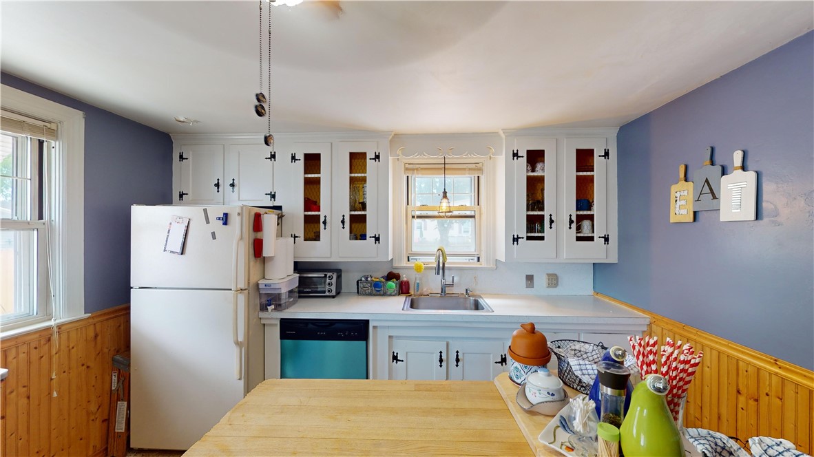 97 Dewey Avenue Pawtucket, RI 02861 - Photo 5 of 45