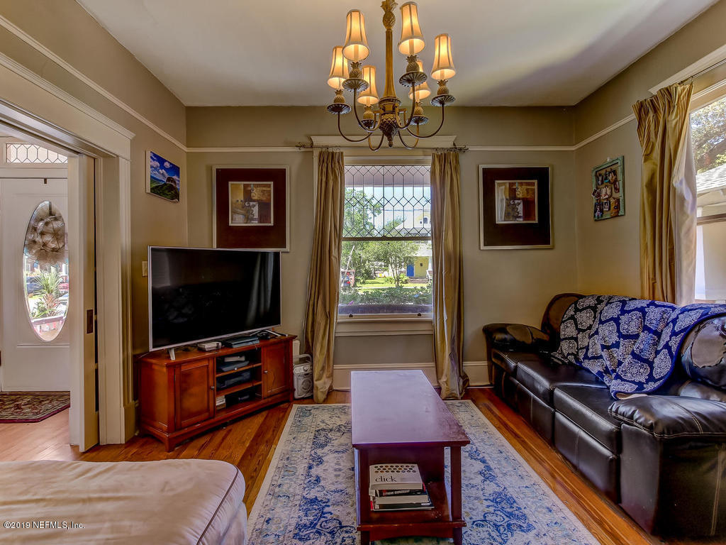 2230 Post Street Jacksonville, FL 32204 - Photo 14 of 34 a living room with furniture and a flat screen tv