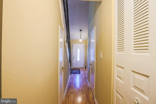 walk in closet with window