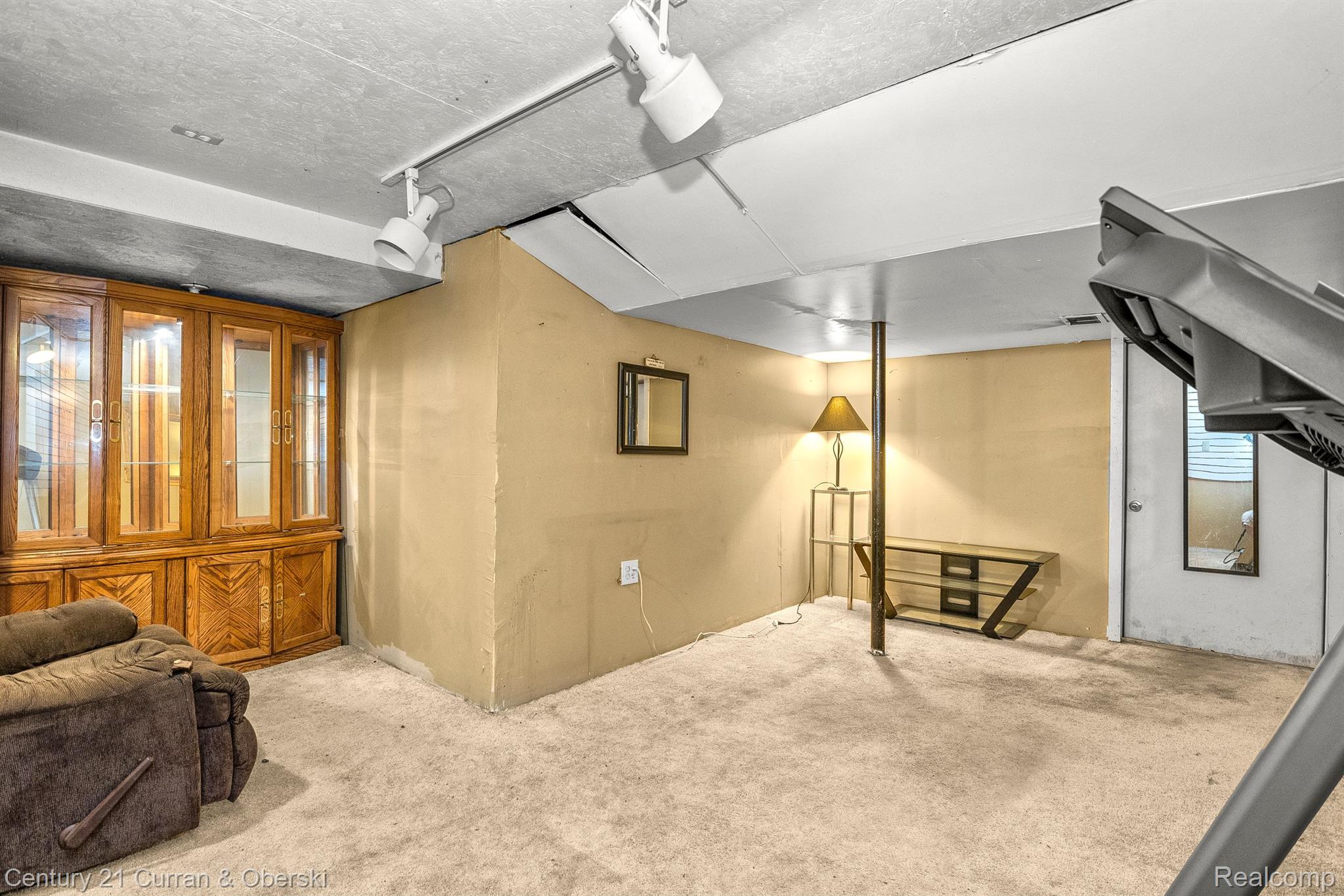 29858 Fall River Road Southfield, MI 48076 - Photo 16 of 18 Gallery Image 16