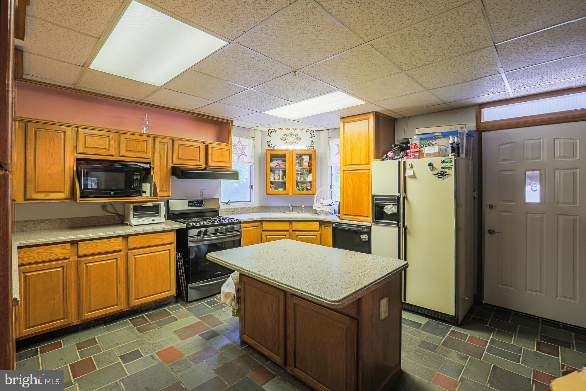 4232 Silver Spring Road Perry Hall, MD 21236 - Photo 18 of 50 Main Level Kitchen