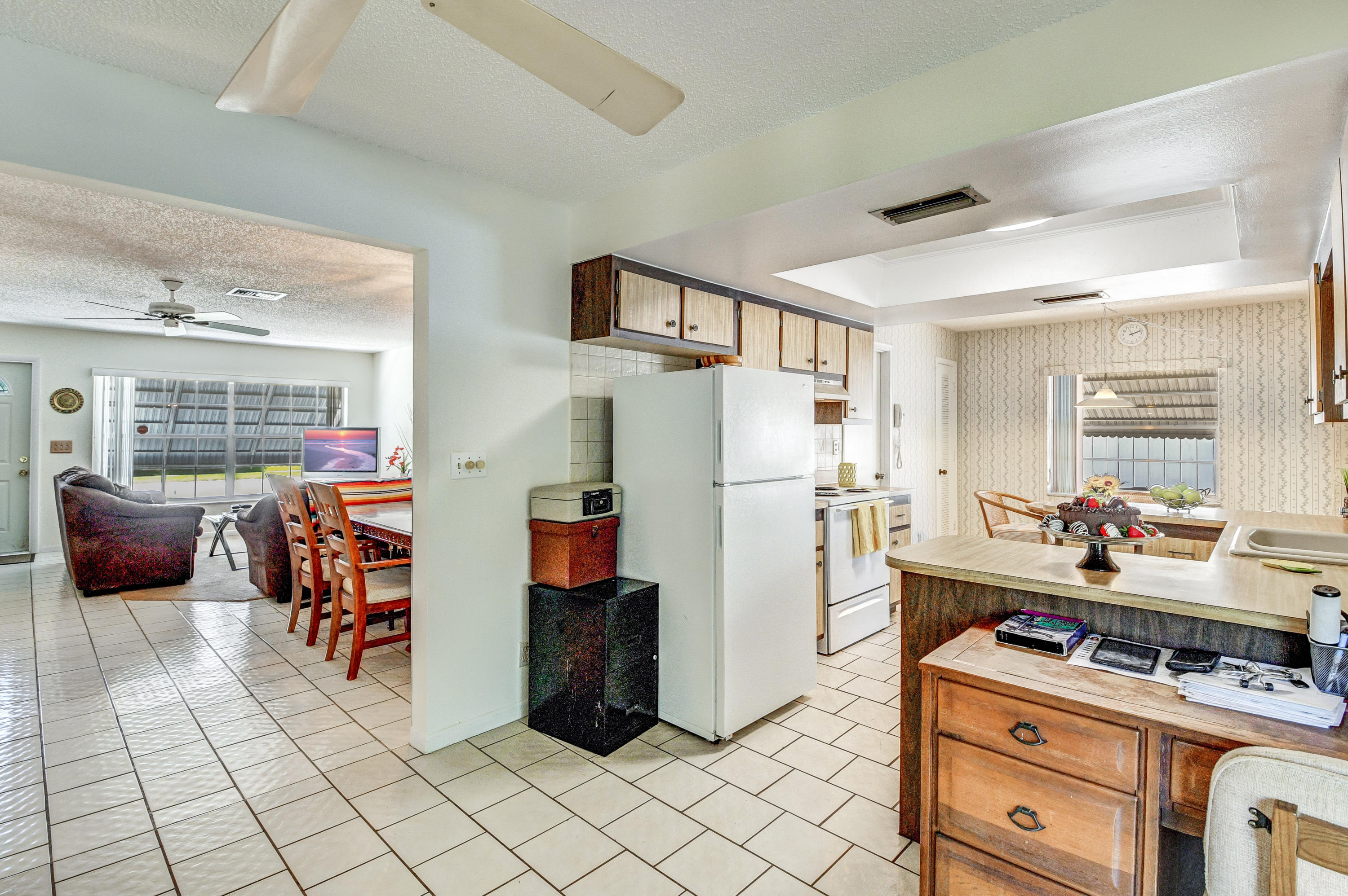 22832 Southwest 53rd Avenue Boca Raton, FL 33433 - Photo 23 of 45 Kitchen