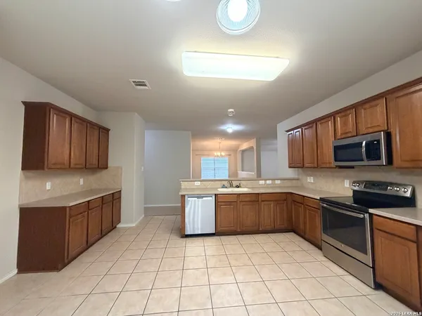 $1,795 | 714 Point Sunset, San Antonio, TX 78253