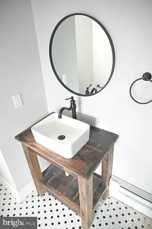 $1,000 | 4139 West Girard Avenue, Unit 4, Philadelphia, PA 19104